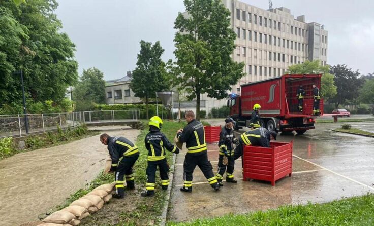 Die Feuerwehr beim Hochwassereinsatz nach den Unwettern im Juli (Foto: Afkdo Amstetten / Zarl)