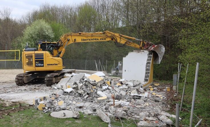 Beim Abriss des alten Vereinshauses (Foto: Gemeinde Zeillern)