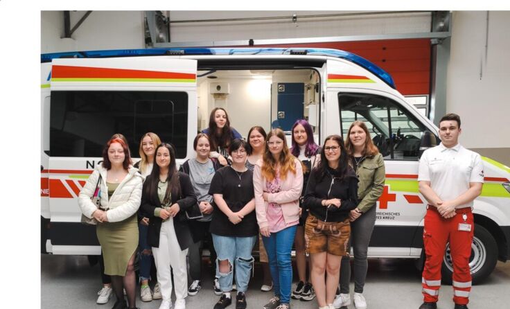 Schülerinnen der Fachschule beim Roten Kreuz (Foto: Andreas Geiger)