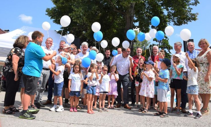 Luftballone für die Kinder (Foto: Stadtgemeinde Amstetten)