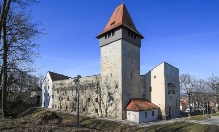 Das Schloss Ulmerfeld ist eigentlich eine Burg. (Foto: Gerhard Streilberger)