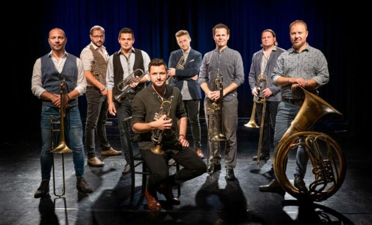 Christoph Moschberger und die befreundete Band „Da Blechhauf’n“ (Foto: Sven Kosakowski)