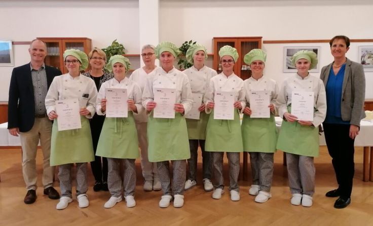 Die frischgebackene Zuckerbäckerinnen (Foto: HLW Haag)