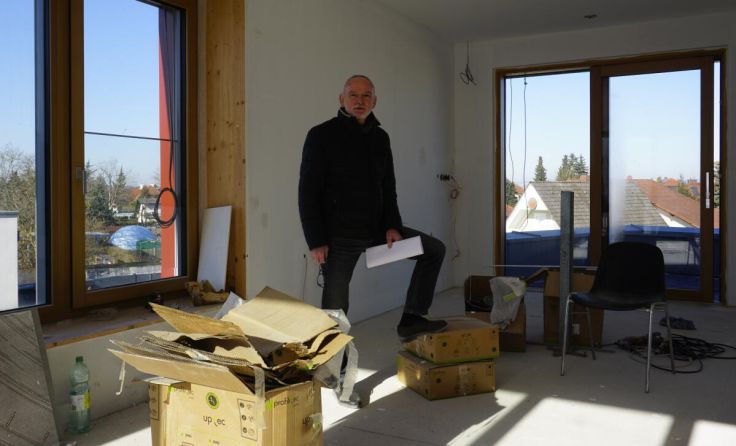 Ernst Jordan in seinem zukünftigen Wohnzimmer (Foto: mott)