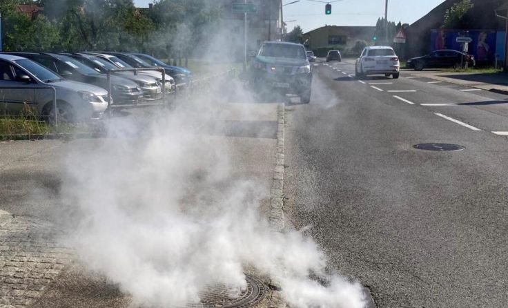 Mittels Berauchung wurden die Entwässerungsstränge kontrolliert. (Foto: Gemeinde Ennsdorf)