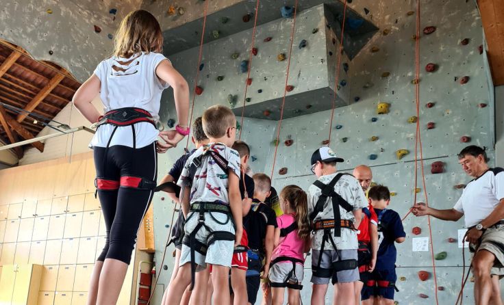 Vor dem Einstieg in die Wand (Foto: SPÖ Niederneukirchen)