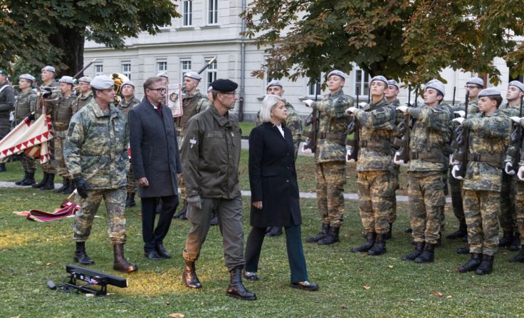 Verteidigungsministerin Klaudia Tanner bei der HAUK in Enns (Foto: Bundesheer Enns)