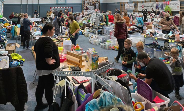 Schnäppchen auf dem Kindersachenflohmarkt (Foto: OÖ Familienbund )