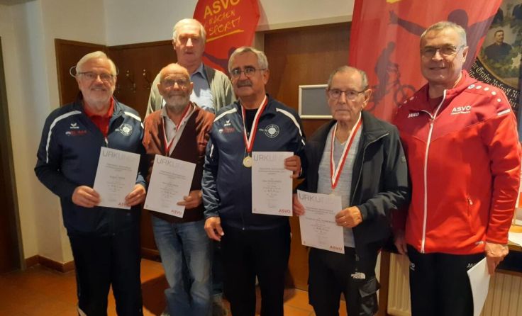 Senioren bei der Siegerehrung (Foto: Priv. SG Enns)