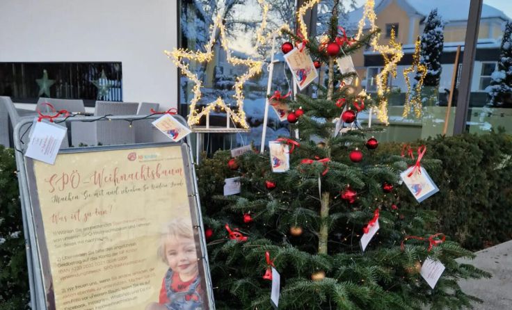 Weihnachtsbaum mit Spendenkärtchen (Foto: SPÖ)