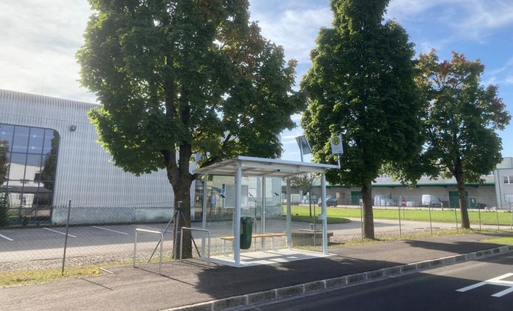 Bushaltestelle im Betriebsgebiet (Foto: ecoplus)