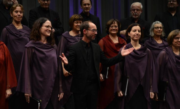 Heinz Ferlesch und der Chor Ad Libitum (Foto: mott)