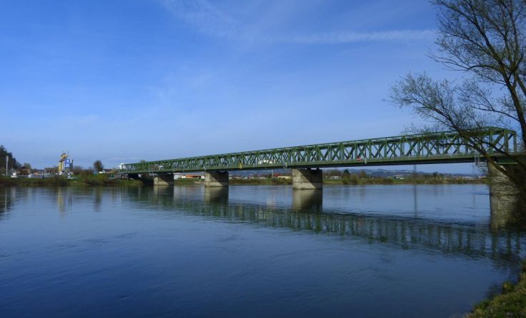 Die Donaubrücken ist ein Nadelöhr zwischen Oberösterreich und Niederösterreich (Foto: mott)