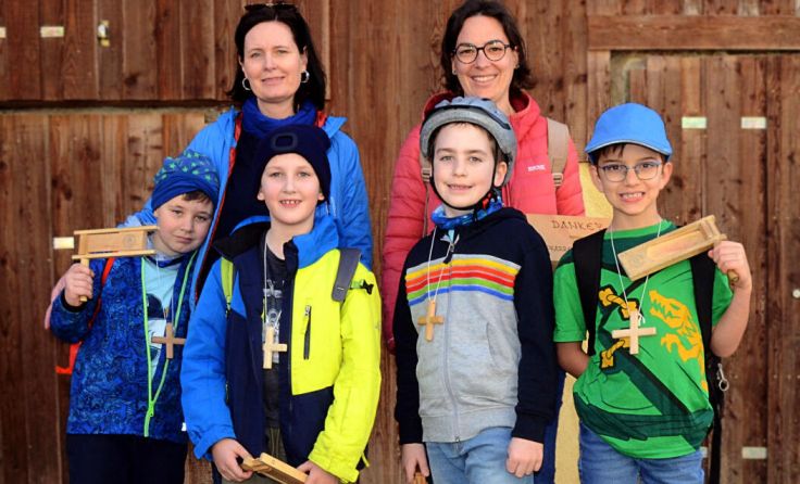 Ratschenkinder der Pfarre St. Valentin zu Gast in Altenhofen (Foto: mott)