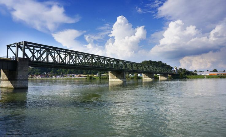 Die bestehende Donaubrücke aus dem Jahr 1961 (Foto: mott)