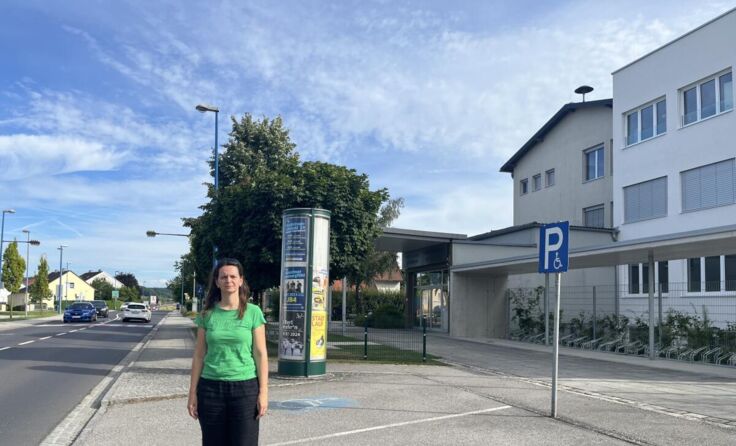 Bürgermeisterin Kerstin Suchan-Mayr an der meistbetroffenen Werkstraße (Foto: privat)