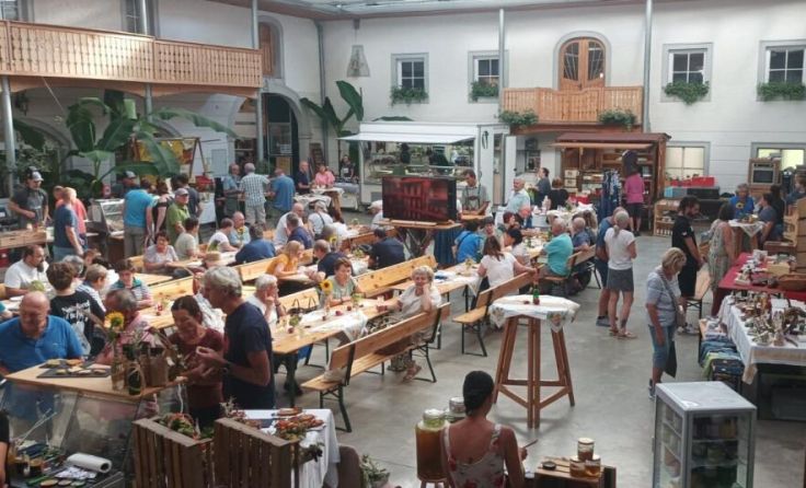 Gut besuchter Bauernarkt in Niederneukirchen (Foto: Anna Peraus)
