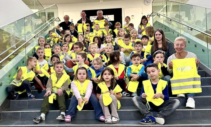 Warnwesten für Schulanfänger (Foto: Ennsdorf lebt)