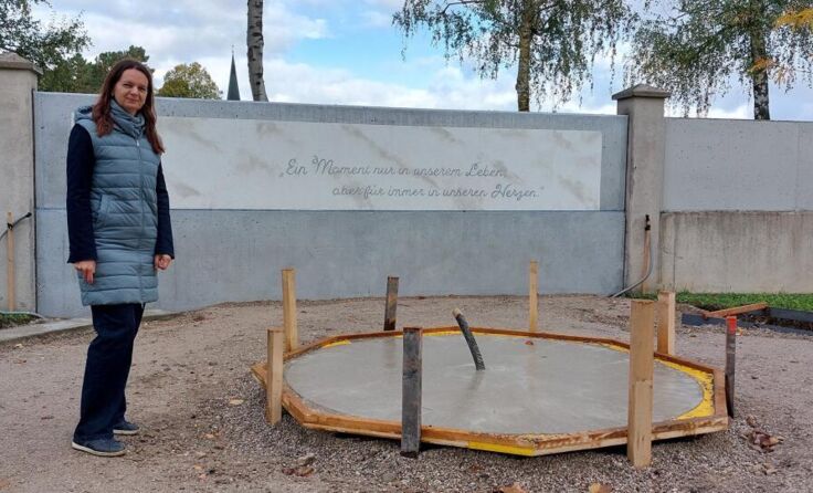 Bürgemeisterin Kerstin Suchan bei Baustelle (Foto: mott)