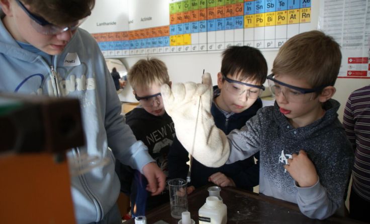 Experimente am Tag der offenen Tür (Foto: IMS Langenhart)