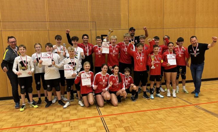 Die U14 des TV HAKA Wohnplan Enns beim Jubeln (Foto: TV Enns)