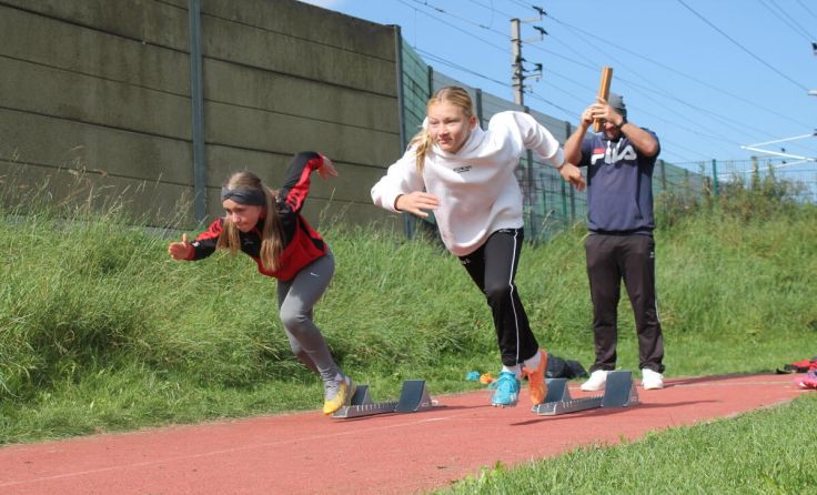 Voller Einsatz bei der Leichtathletik Schulmeisterschaft (Foto: SMS Schubertviertel)
