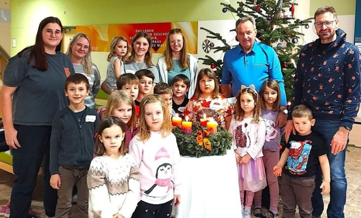 Beim traditionellen Weihnachtskindergarten (Foto: Fritz Auinger)