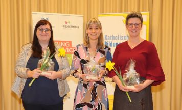 Absolventinnen der Bibliothekarsausbildung in Linz gefeiert