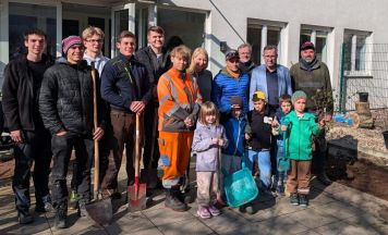 Pflanztag Essbare Stadt im Kindergarten NaTuKi in Enns