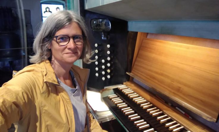 Gabriele Käferböck an der Orgel⋌Foto: privat (Foto: privat)