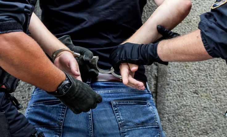 Der 35-jährige Beschuldigte wurde festgenommen. Foto: Volker Weihbold