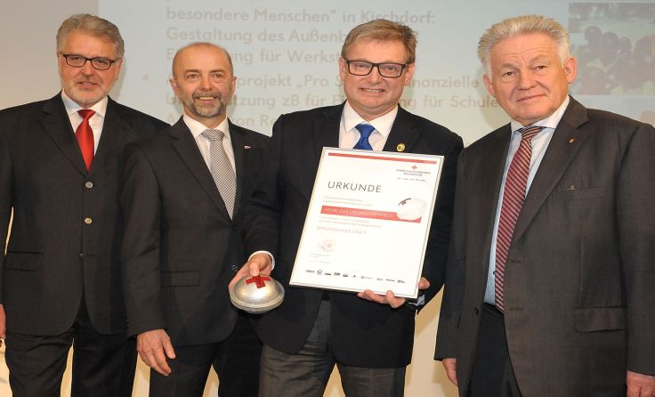 Die BS 5 wurde für ihr Engagement ausgezeichnet. Foto: OÖ RK