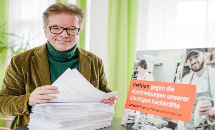 Die erwarteten 10.000 Unterschriften wurden um das Dreifache übertroffen. Foto: Land OÖ