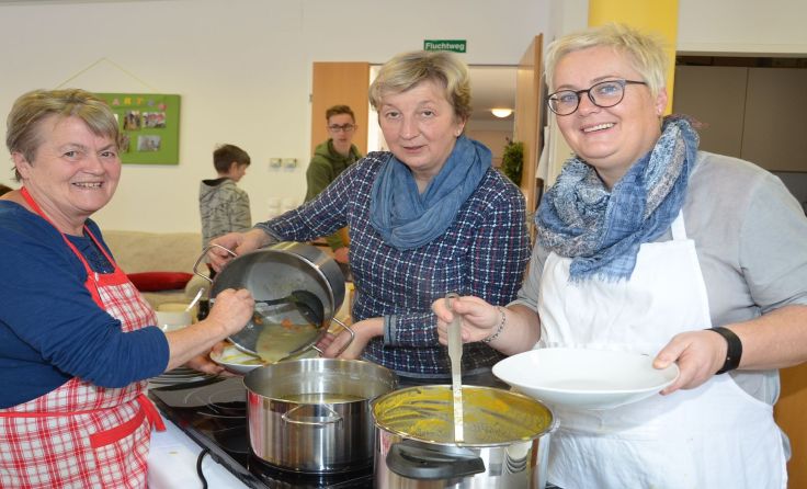 Die Oberneukirchner hatten viel Spaß beim gemeinsam Suppekochen. Foto: Erika Ganglberger
