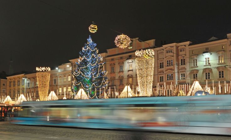 Bus und Bim fahren verstärkt in der Vorweihnachtszeit Foto: Linz AG