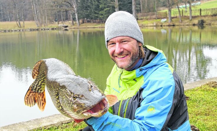 Dieses Prachtexemplar ging Gerald Clement am Klosterteich an die Angel.**Foto: Bugelmüller