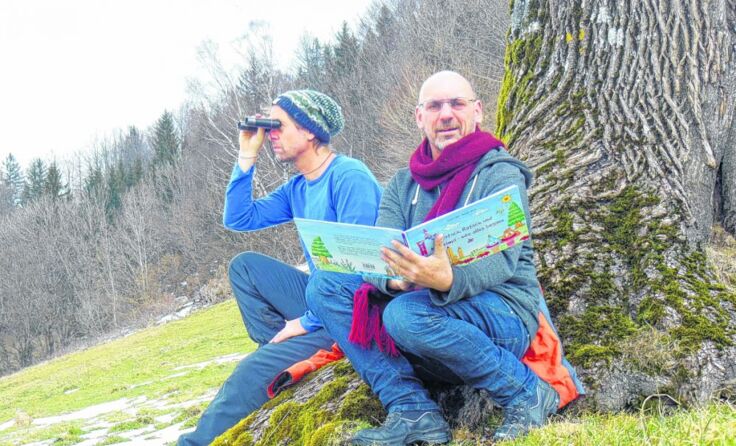 Gebhard Alber (links) und Hermann Hirner aus Steyr haben gemeinsam ein Kinderbuch gestaltet.
