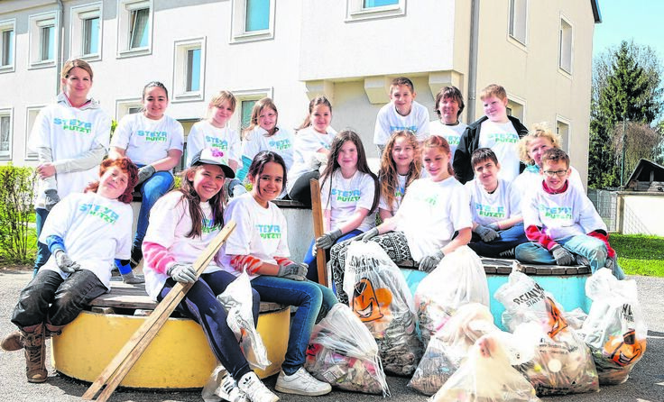 Auch Schüler der Neuen Mittelschule Münichholz haben bei „Steyr putzt“ mitgemacht.