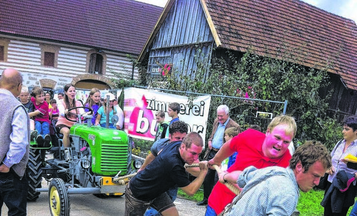 In Aschach heißt es beim zweiten Traktorziehen erneut: volle Kraft voraus!