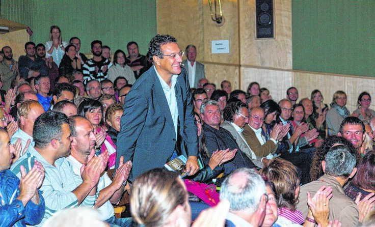 ORF-Journalist Karim El-Gawhary im übervollen Pfarrsaal von Großraming. Foto: Konrad Neubauer