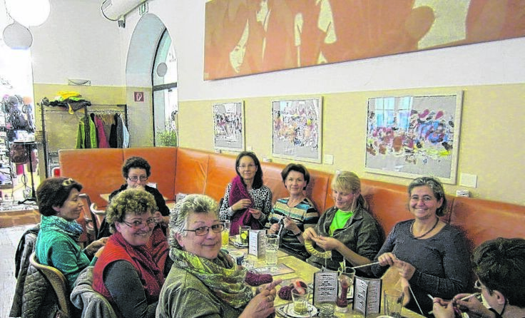 Gemütliche Runde im Café Postmann