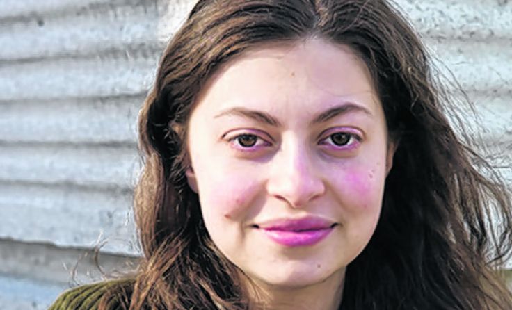Luna Al-Mousli liest in Schiedlberg aus ihrem Erstlingswerk. Foto: Marie-Christine Gollner-Schmid 