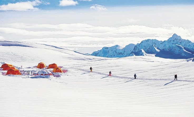 "Chasing Shadows" Foto: Sverre Hjornevik