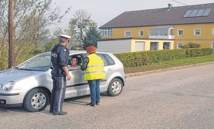 Bürger wurden über die neue Verkehrsregelung für Ramingdorf informiert. Foto: Gemeinde