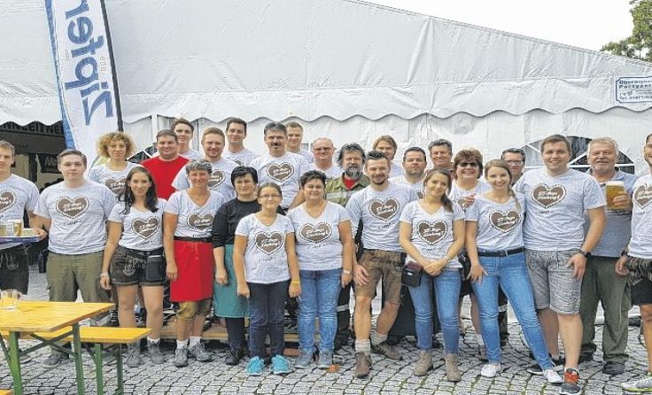 Das Team des FF Steyr Löschzug 2 verwöhnt beim Fest am 23./24. September. Foto: FF Steyr