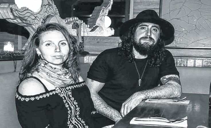 Faustine und Ryan sind The Grizzled Mighty und rockende Gäste in Steyr. Foto: Stephanie Severance