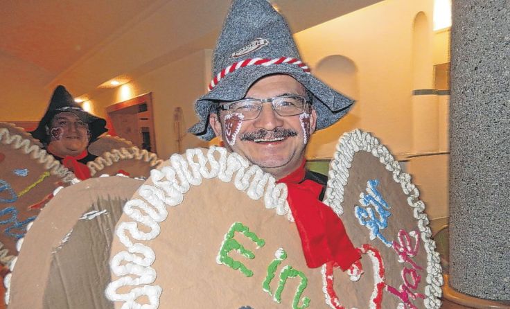 Bürgermeister Manfred Schimpl beim ASV-Event im humorvollen Kostüm