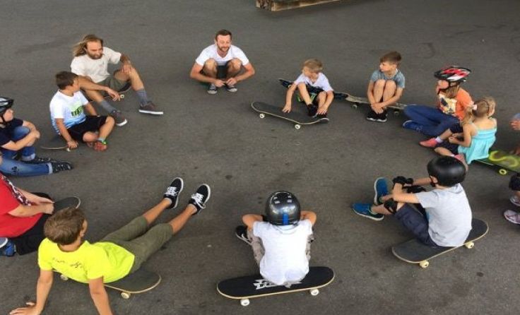 Gemeinsame Action beim Skateboarden Foto: Martina Hofmair