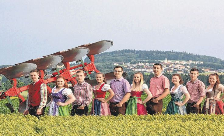 Die Landjugend von Behamberg freut sich über viele Zuschauer. Foto: Franz Putz