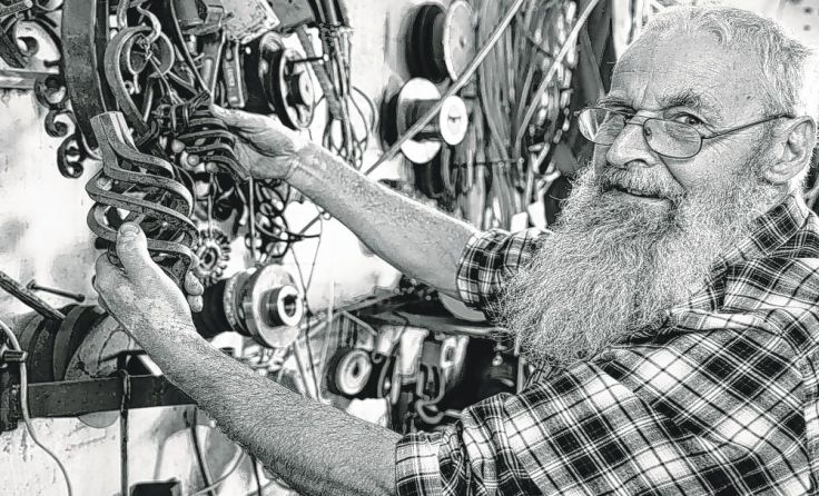Beherrscht mehr als nur ein altes Handwerk: Manfred Furtner. Foto: Thomas Aichinger